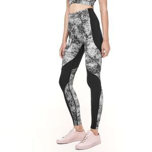 Lululemon Sweat and Repeat Tight 28" size 4